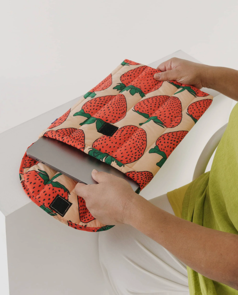 Baggu Puffy Laptop Sleeve - Strawberry